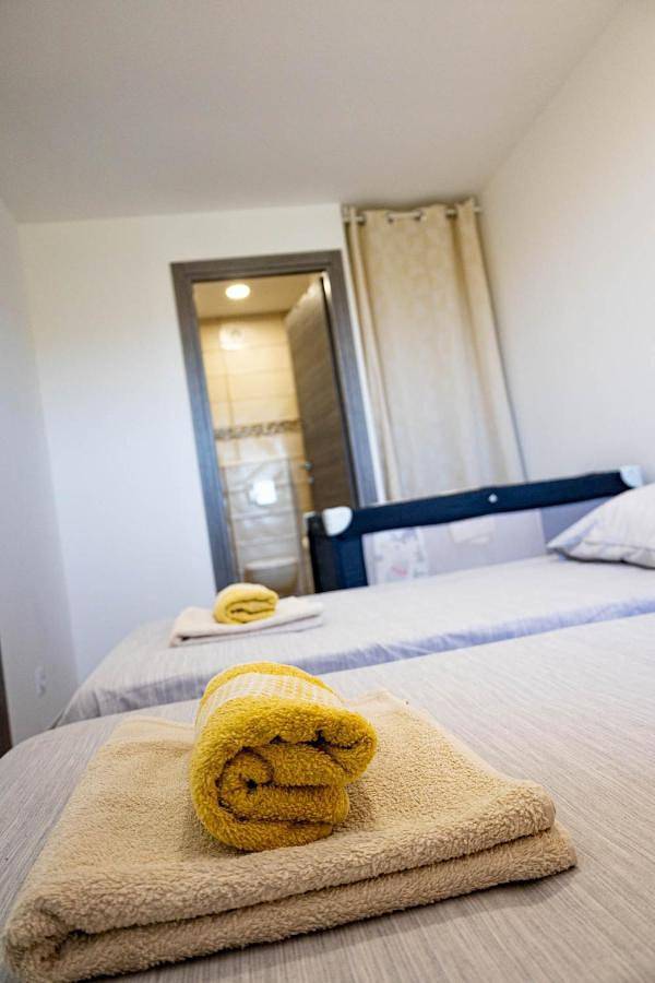 Location de vacances pour 4 personnes, avec vue ainsi que piscine et jardin, adapté aux familles à Vallecalle - 3