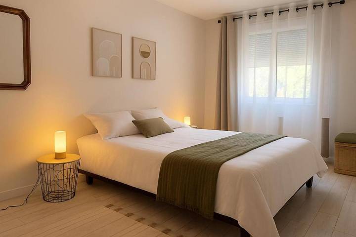 Appartement de vacances pour 4 personnes, avec vue ainsi que piscine et balcon