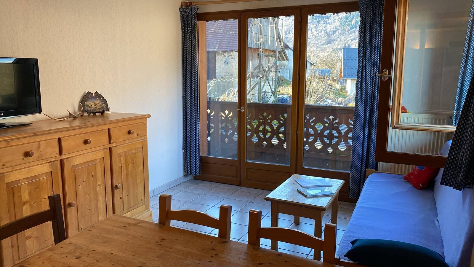 Hel lägenhet, Apartment with Mountain View and Balcony in Saint-Colomban-des-Villards, Saint-Jean-de-Maurienne region