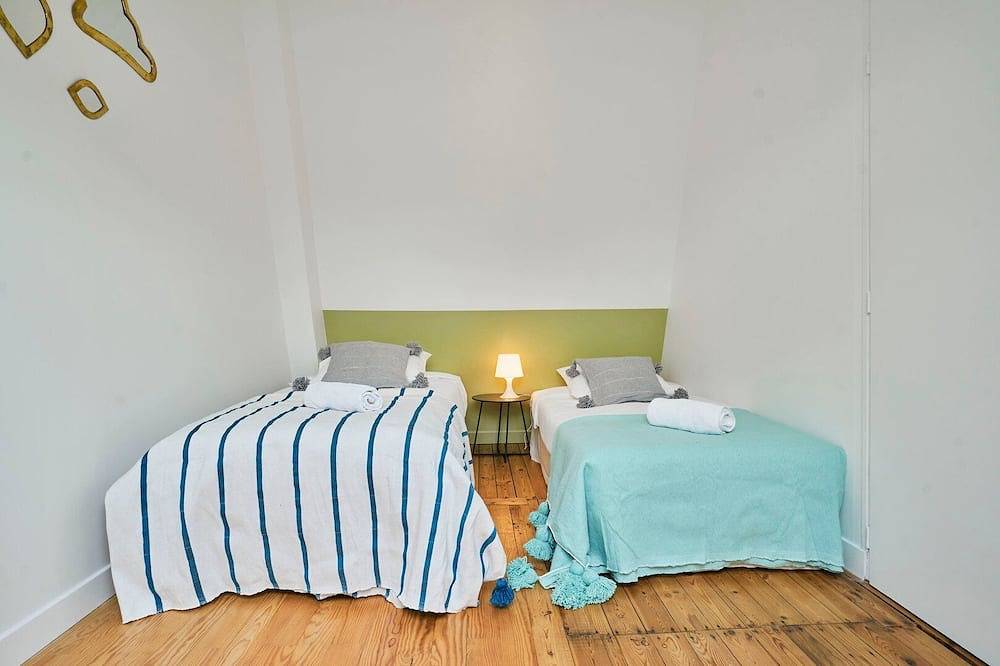 Entire apartment, 2-bedroom duplex apartment near tramway. in Marcq-en-Barœul, Lille region