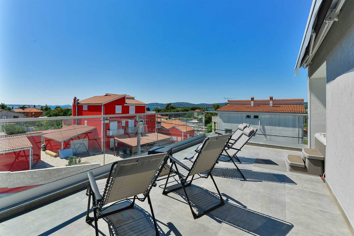 Ganze Wohnung, Penthouse Laudato with jacuzzi in Plaža Morovička, Općina Sveti Filip i Jakov