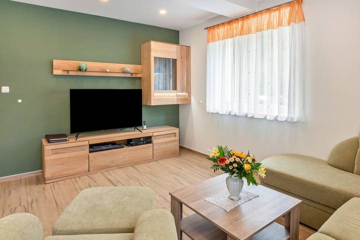Ferienwohnung für 4 Personen, mit Whirlpool und Garten in Schwarzatal - 2