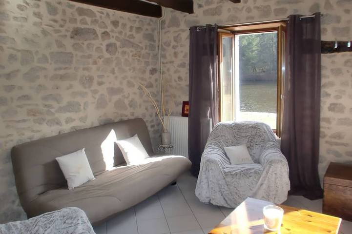 Gîte pour 4 personnes, avec piscine et jardin