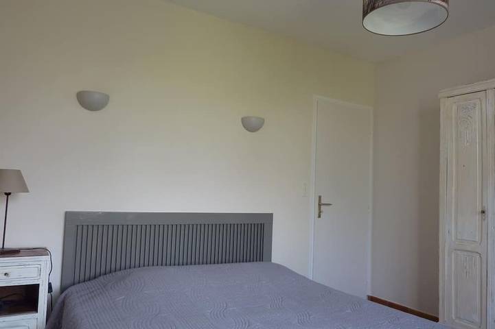 Location de vacances pour 7 personnes, avec jardin et terrasse dans Plage des Boulassiers - 2