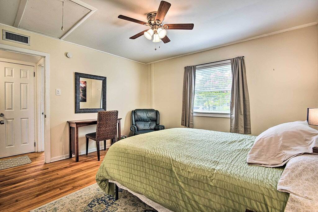 Oak Ridge Retreat w/ Porch < 1 Mi to Downtown in Anderson County