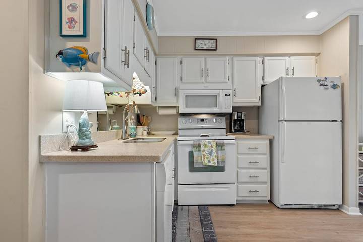 Vacation rental for 4 people, with balcony and pool in Atlantic Beach