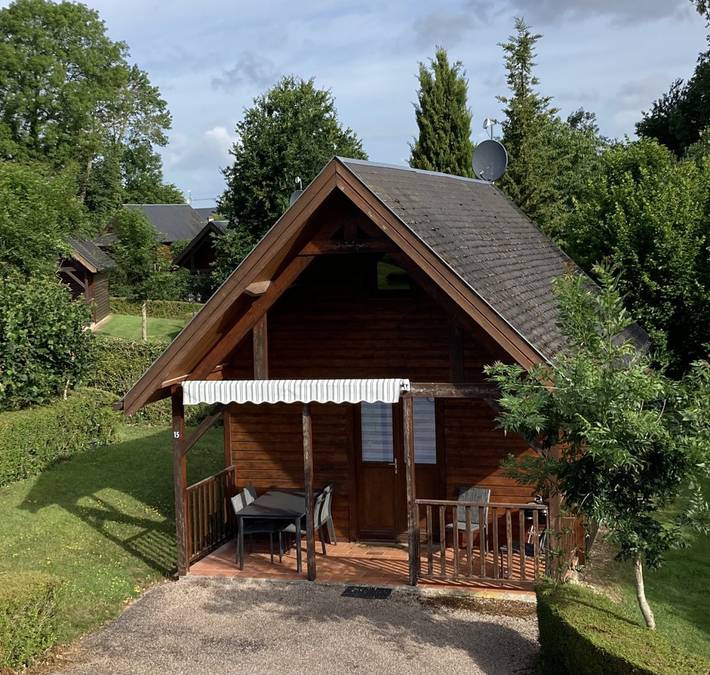 Chalet pour 6 personnes, avec terrasse ainsi que jardin et piscine, animaux acceptés dans le Calvados - 3