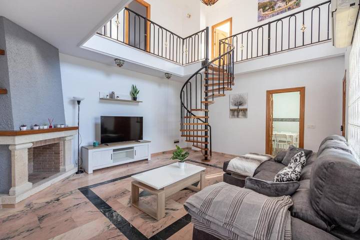 Chalet para 10 personas, con piscina además de jardín y jacuzzi en Alhama - 4