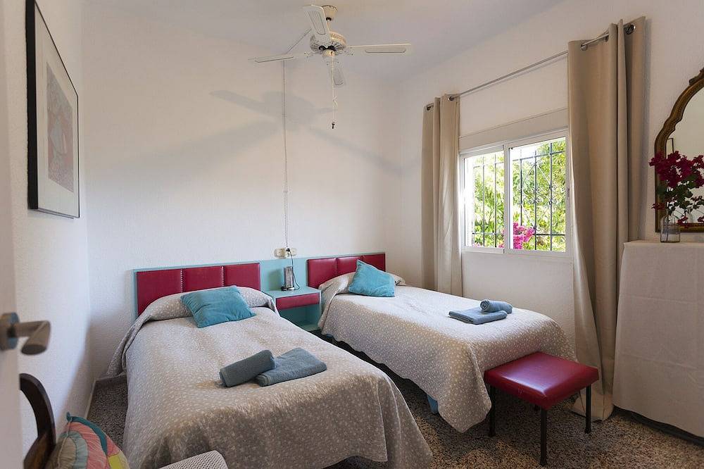 Beautiful house with garden 3 minutes from the beach in Velilla-Taramay, Almuñecar