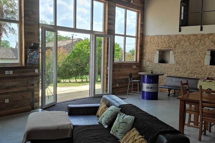 Gîte pour 10 personnes, avec jardin, animaux acceptés à Marcillac (Gironde)