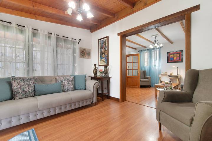 Casa de vacaciones "El Llanete" con vistas a la montaña, piscina compartida y Wi-Fi in Vega de San Mateo, Gran Canaria Norte