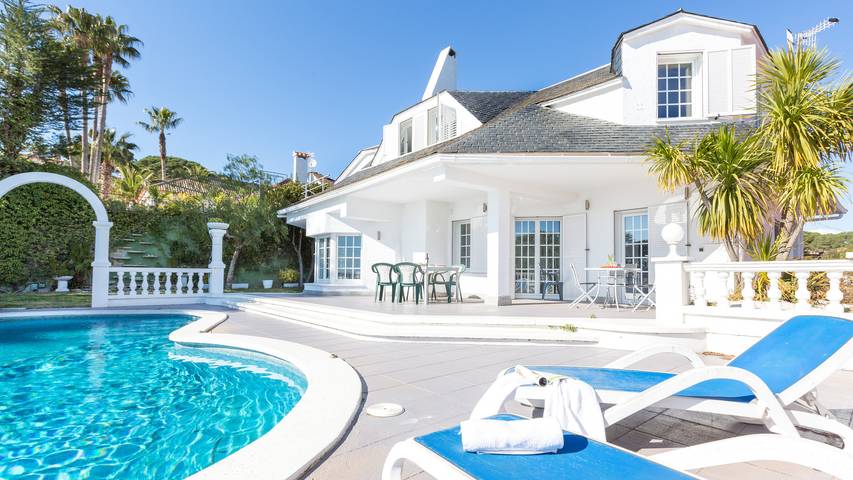 Ferienhaus für 9 Personen, mit Terrasse und Garten in Blanes