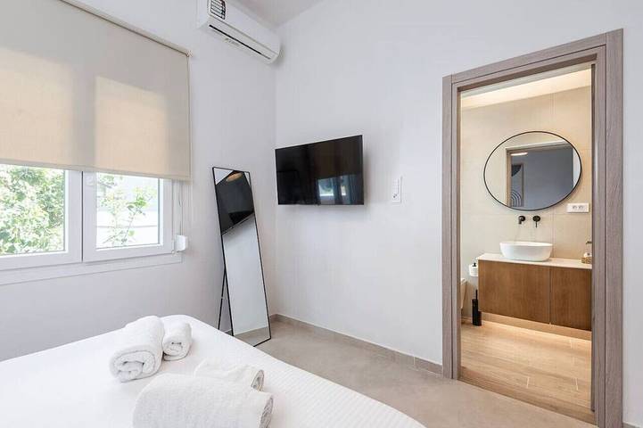 Geheel appartement, Spacious & Luxe 3 Br Downtown in Kos Stad, Kos