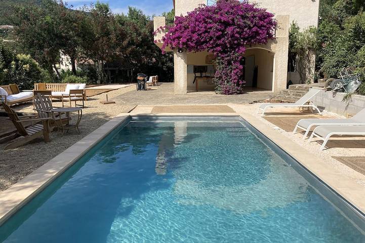 Location de vacances pour 12 personnes, avec jardin et balcon à Rayol-Canadel-sur-Mer