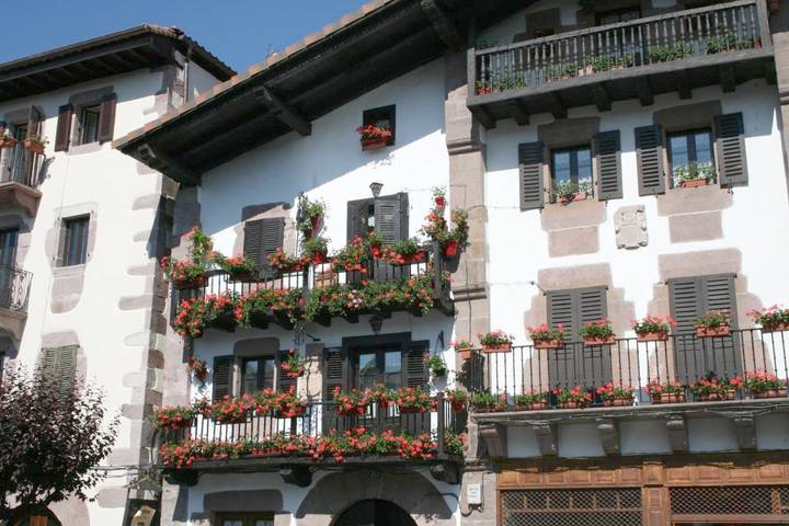 Casa rural para 4 personas, con balcón y vistas en Valle de Baztan - 2