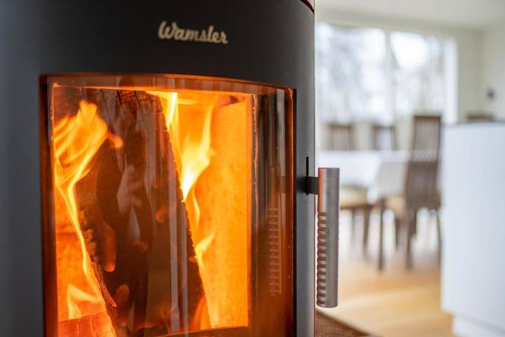 Ferienhaus für 6 Personen, mit Terrasse und Garten sowie Sauna und Seeblick