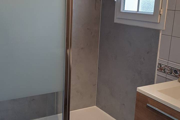 Location de vacances pour 2 personnes, avec jardin ainsi que terrasse et piscine à Puygouzon - 4