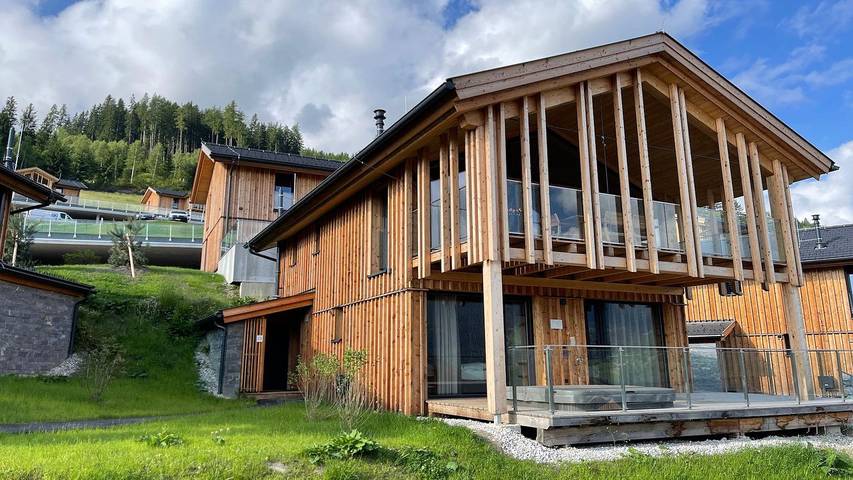 Chalet für 8 Personen, mit Terrasse und Whirlpool sowie Sauna in Haus