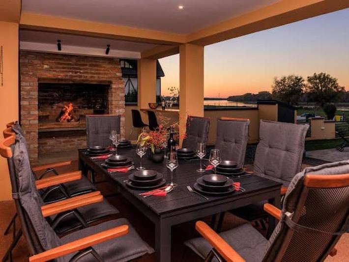 Geräumige Ferienwohnung mit Garten, Grill und kostenlosem Parkplatz in Osijek-Baranja