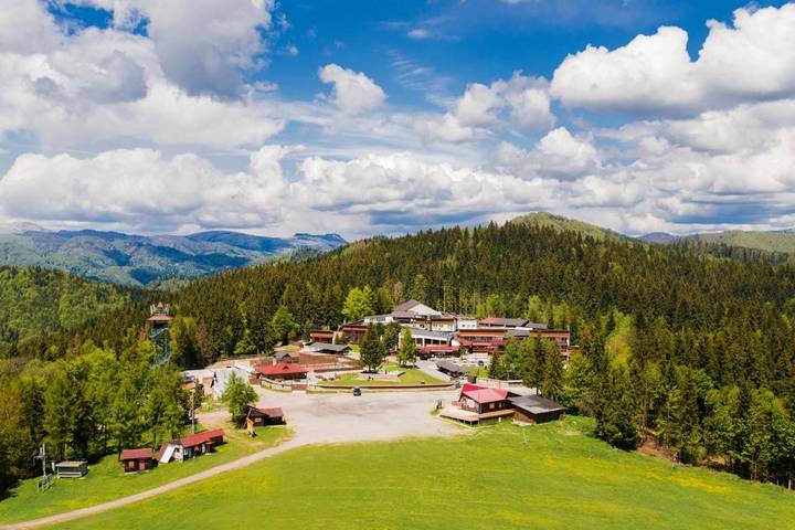 Hotel dla 2 osób, z Taras i Jacuzzi oraz Ogród i Basen w Selce