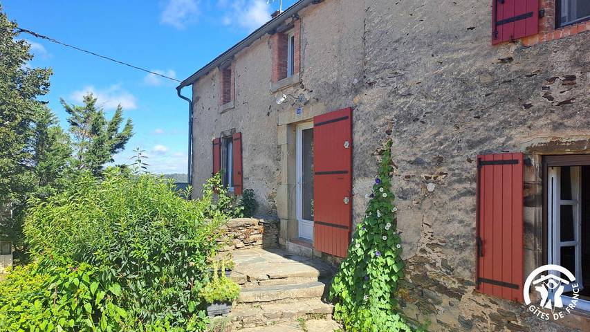 Gîte pour 10 personnes, avec jardin dans le Tarn