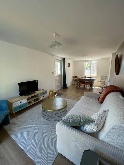 Location de vacances pour 4 personnes, avec jardin à Longueville (Manche)