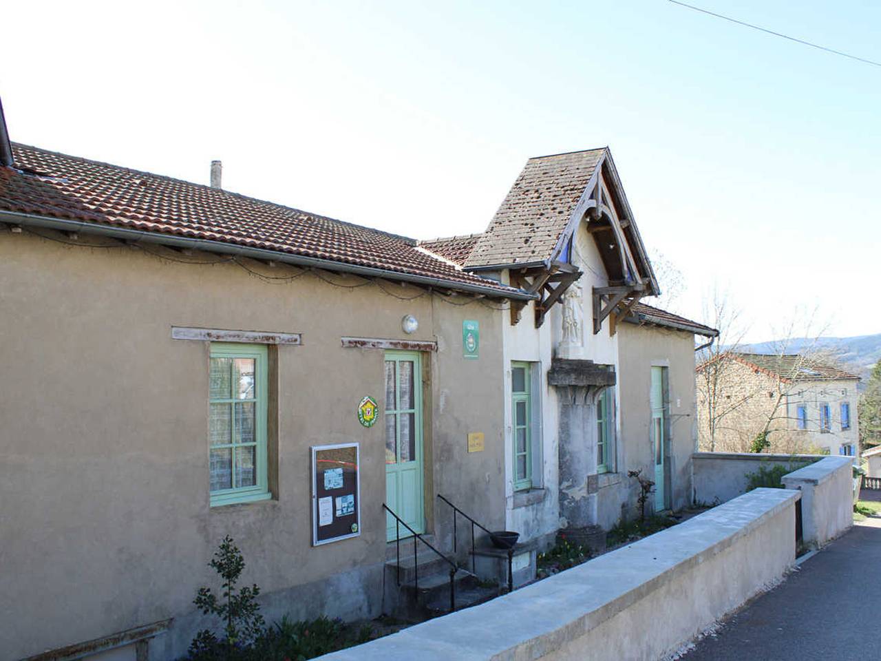 Gîte familial tout confort avec jardin et loisirs à proximité, idéal pour 12-14 pers. in La Chabanne, Région de Vichy