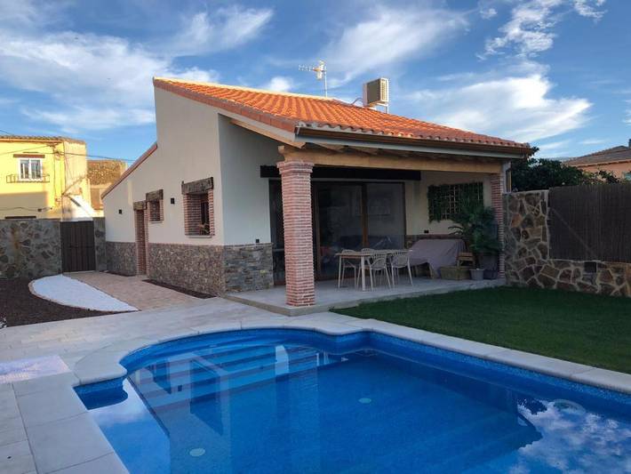Casa de vacaciones para 4 personas, con Terraza además de Jardín y Piscina en Valle del Ambroz