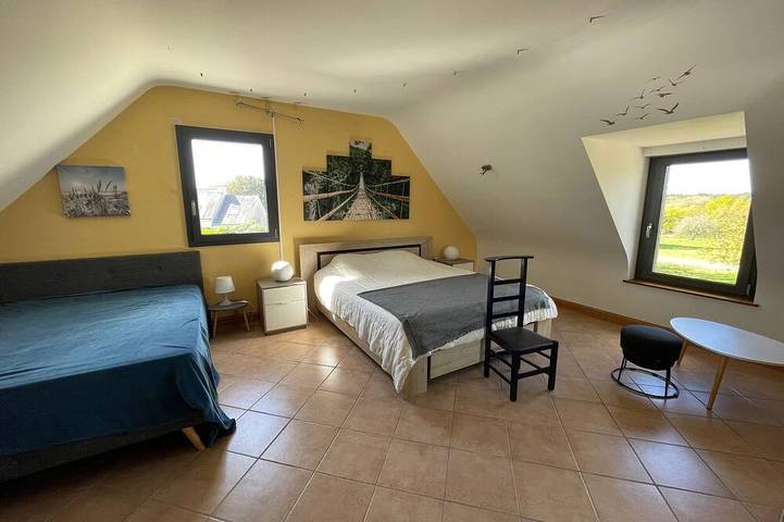 Family house with covered & heated swimming pool, large private park near beach in Baden, Côte des Mégalithes