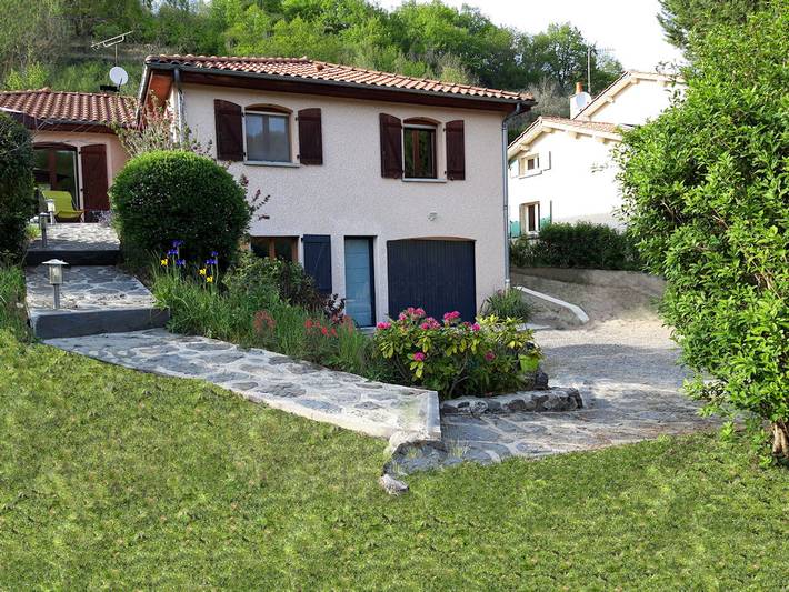 Gîte pour 7 personnes, avec terrasse et jardin dans Région de Besse-et-Saint-Anastaise - 2