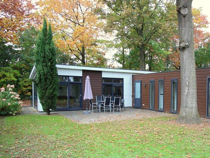 Chalet voor 8 personen, met Terras en Tuin in Susteren