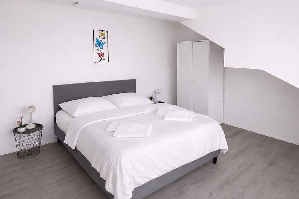 Geheel appartement, Living on the Rhine: Central, spacious & by the cathedral! in Keulen, Rijnland