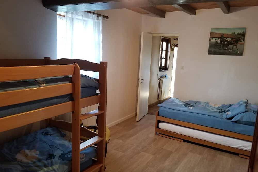 Moni's Cottage, vacation home in the middle of nature in La Chapelle-Naude, Région de Louhans