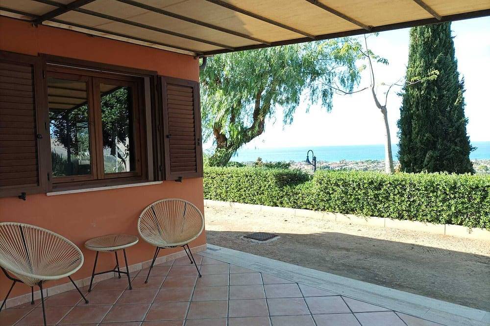 Le Casette di Calzata A little paradise at the gates of Cefalù in Campofelice di Roccella, Provincia de Palermo
