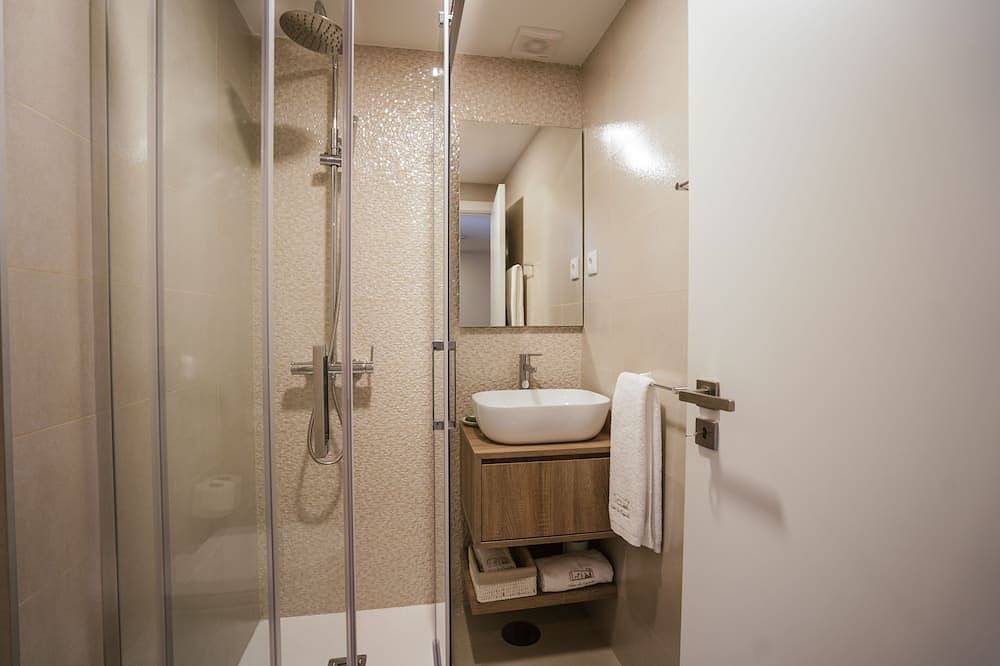 Apartamento entero, Studio for 2 people * Spa * River view in Braga, Distrito de Braga