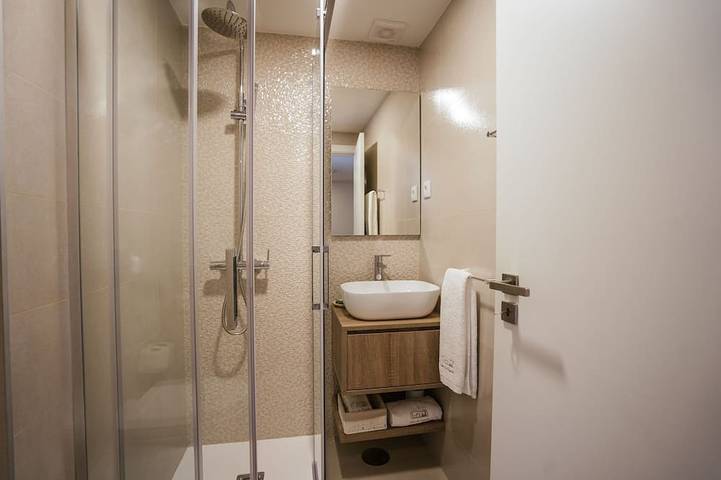 Appartement entier, Studio for 2 people * Spa * River view in Braga, District de Braga