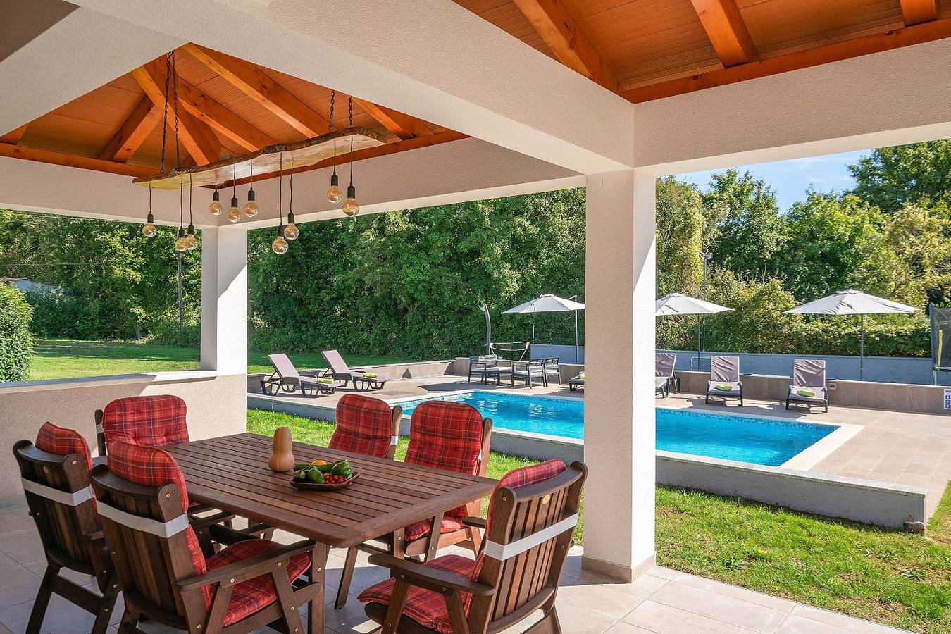 Charmante Villa mit privatem Pool, Klima, Sonnenliegen, Terrasse und Grill in Marčana, Südküste Istrien