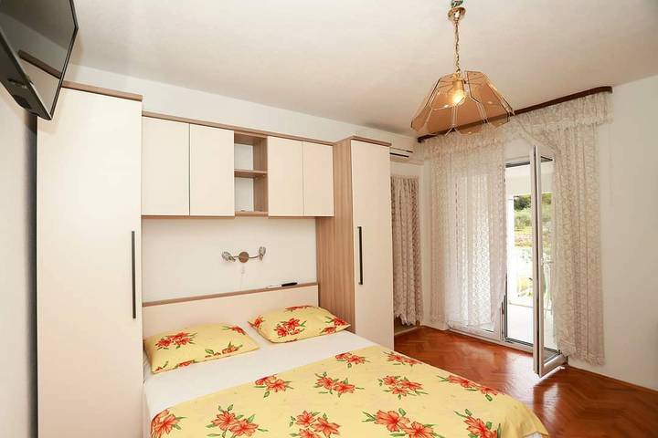Ferienwohnung für 3 Personen, mit Balkon/Terrasse in Baska Voda