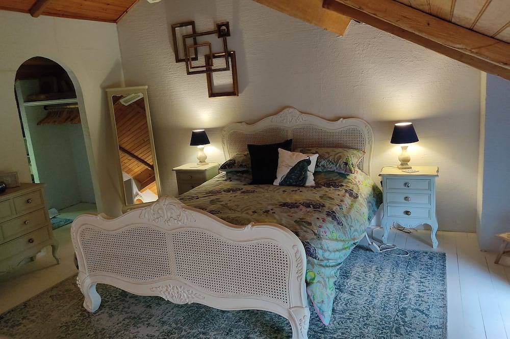 Family house, sleeps 6/8, pets welcome in Périgord Blanc