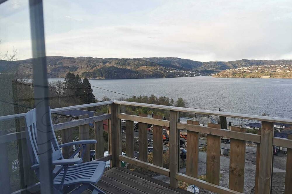 Entire apartment, Fjordview with Balcony Top Floor Apartment in Bergen, Vestland