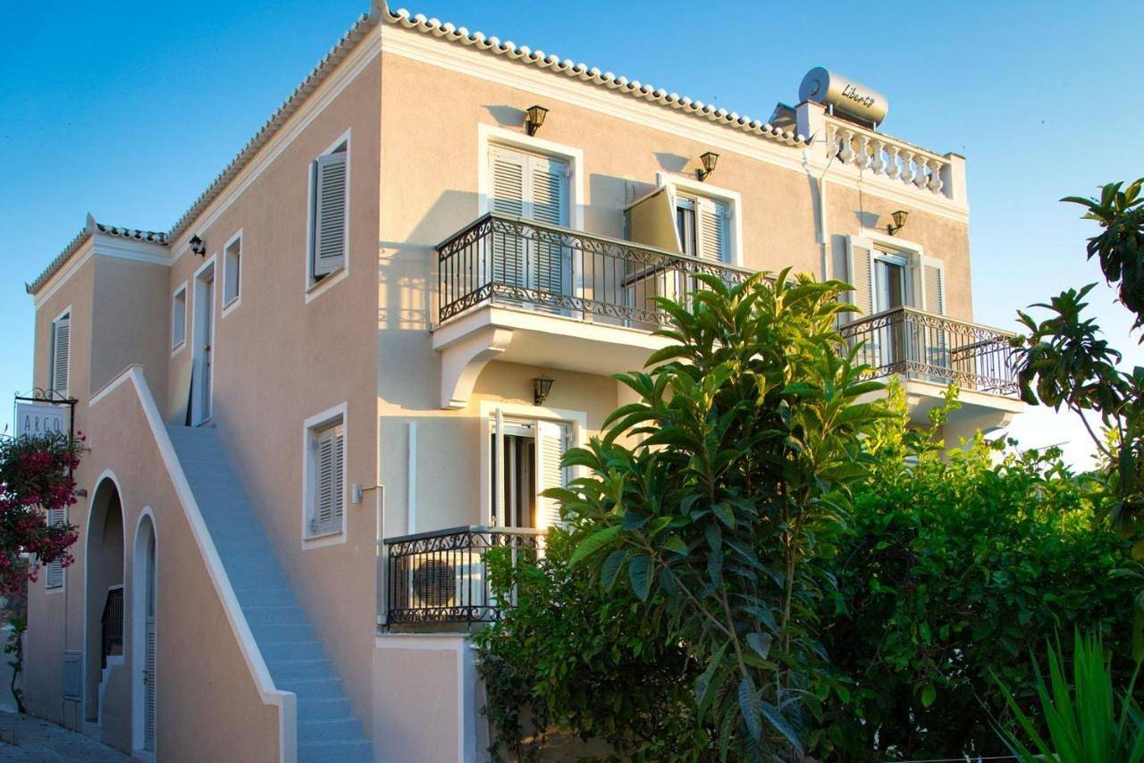 Maison d’hôte pour 5 personnes avec terrasse in Spetses Ville, Spetses