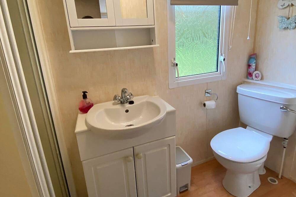Family & Dog Friendly 2-Bed Caravan, Sleeps 6 in Dumfries und Galloway