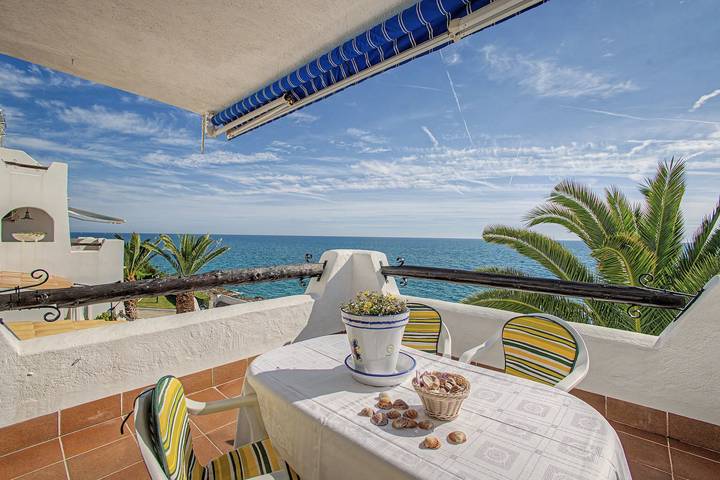 Apartamento entero, Apartamento 'Sea Breeze' con terraza, jardín compartido y Wi-Fi in Costa del Garraf