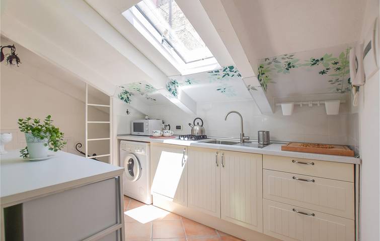 Appartement de vacances entier, Appartement confortable avec vue sur l'eau à 1,5 km de la plage in Castellabate, Cilento Coast