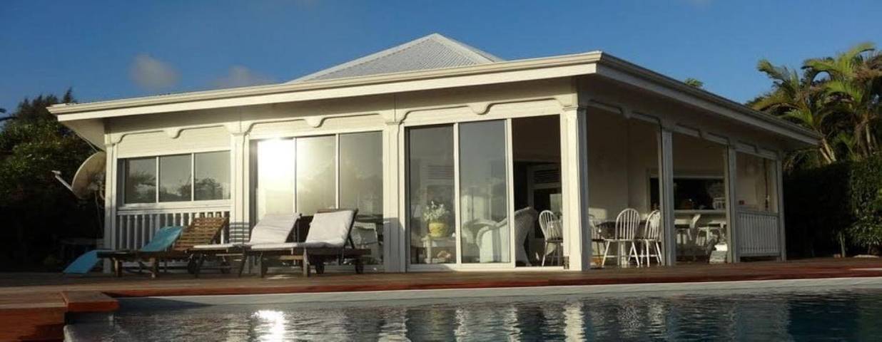 Location de vacances pour 6 personnes, avec vue ainsi que jardin et piscine dans Anse Tarare - 4