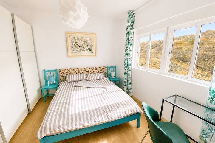 Large quiet terrace. Only 150 m to the sea. in Arico, Tenerife du Sud