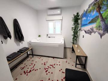 Gîte pour 4 personnes, avec balcon ainsi que jacuzzi et jardin à Calatayud