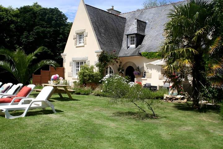 Location de vacances pour 11 personnes, avec jardin et terrasse, animaux acceptés à Plounévez-Lochrist - 2