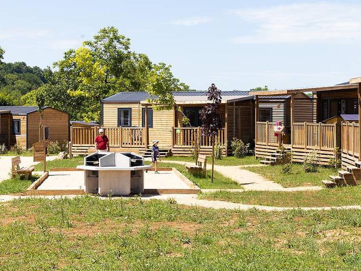 Camping Sites et Paysages - Le Ventoulou - Mobilheim 6 personen - Cottage Le P'tit Quercynois (Ankunft Samstag) - 3 Zimmer - 2 Bäder in Thégra, Regionaler Naturpark Causses du Quercy