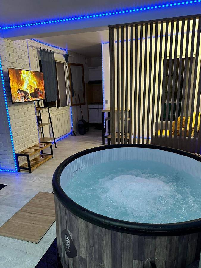 Gîte pour 2 personnes, avec jacuzzi et terrasse à Corbeil-Essonnes - 4